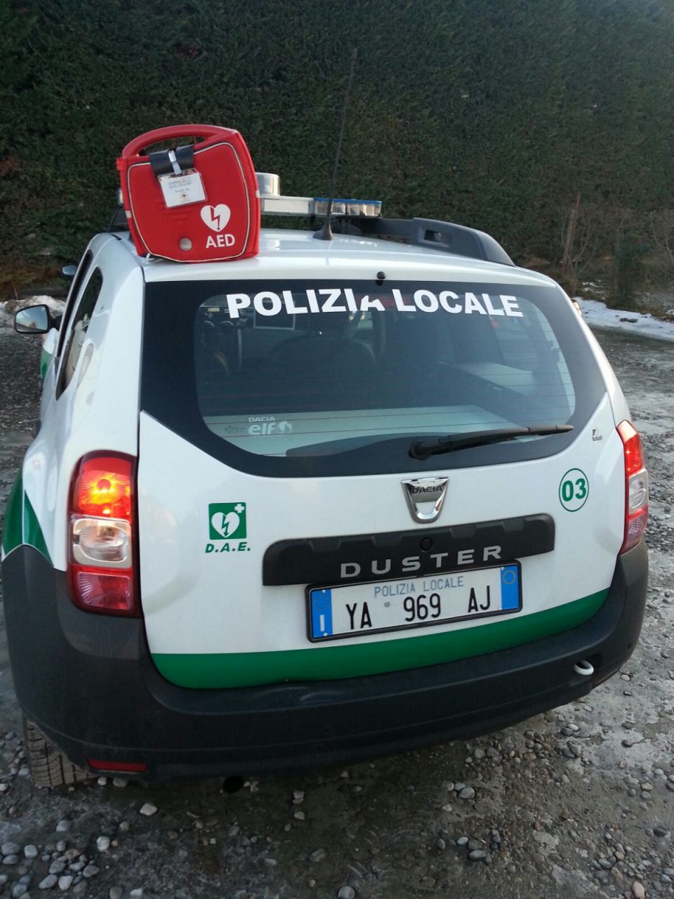 Assegnato defibrillatore alla polizia locale di Castelletto