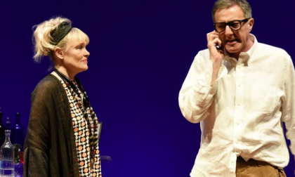 Al Coccia Chiara Noschese e Luca Barbareschi in un gioco moderno di ironia e classe