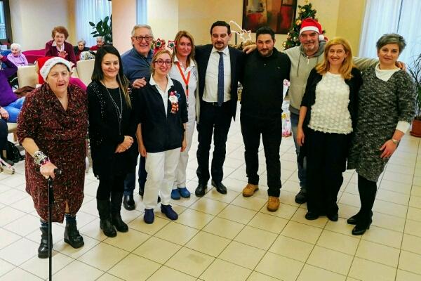 Aspettando Natale con l’associazione Re Biscottino alla casa di riposo I Tigli