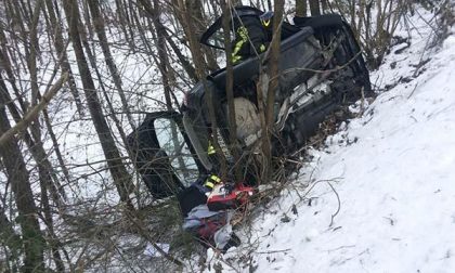 Auto ribaltata in tangenziale e un'altra sulla Cremosina