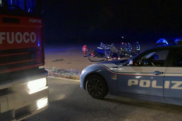 Auto si capotta a Momo: due giovani feriti, uno in codice rosso