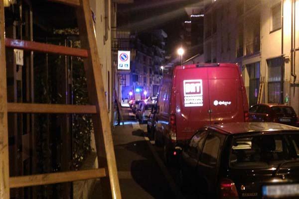 Cade dal quarto piano in via Magistrini: giovane in Rianimazione