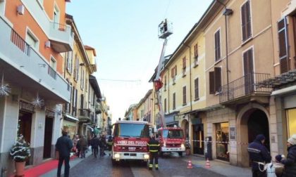 Caduta ghiaccio, doppio intervento dei Vigili del Fuoco