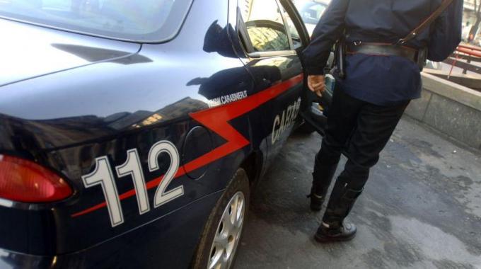 Rubano in condominio a Novara: dopo una colluttazione i carabinieri arrestano “il palo”