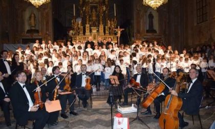 Collegiata gremita per il "coro degli angeli"