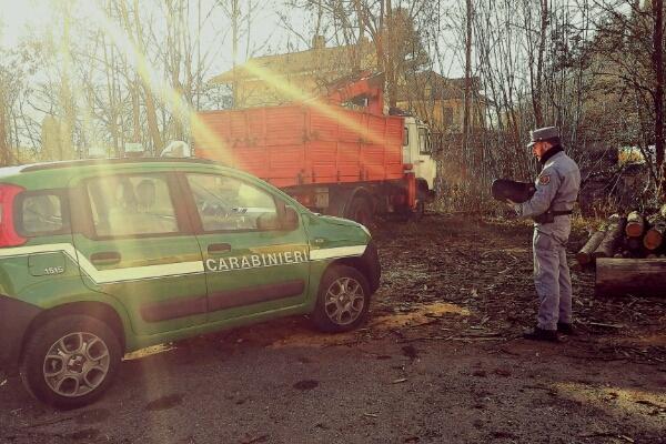 Controlli nel settore dei rifiuti: sequestrato un autocarro a Sizzano