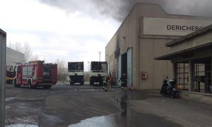 Fiamme da un camion nella zona di via Fauser