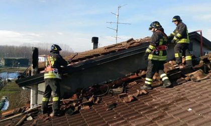 Fiamme da un tetto a Recetto