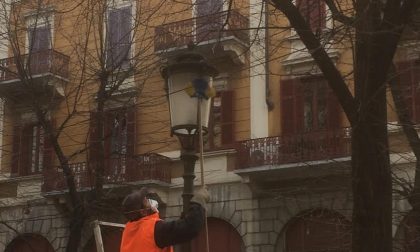 Pulizia lampioni in piazza Garibaldi con Assa