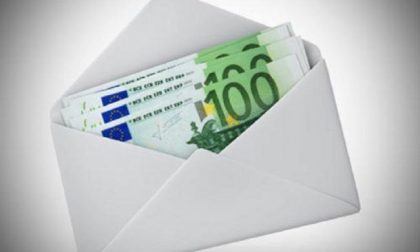 Trova 25mila euro e li restituisce