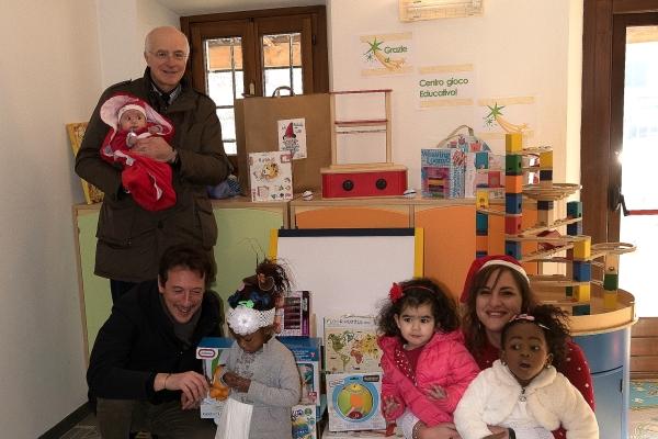 Giocattolo sospeso per i bambini in difficoltà