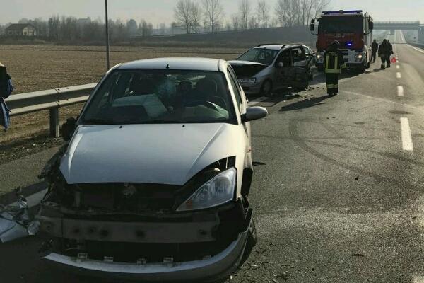 Incidente a Galliate tra due auto