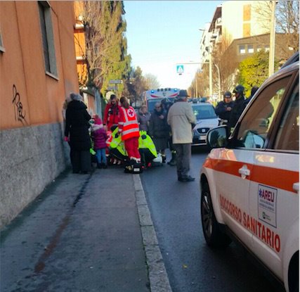 Alunni e maestra travolti da un’auto