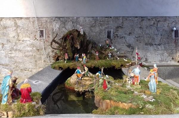 Nel lavatoio ristrutturato c’è il presepe più particolare di Borgomanero