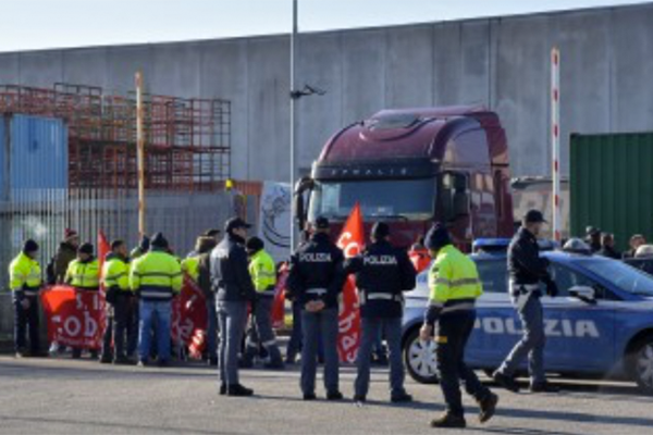 “Noi schiavi delle coop”, denuncia e trattative