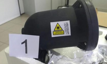 Sequestrati proiettori laser pericolosi per la vista