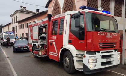 Paura a Vespolate per una casa in fiamme