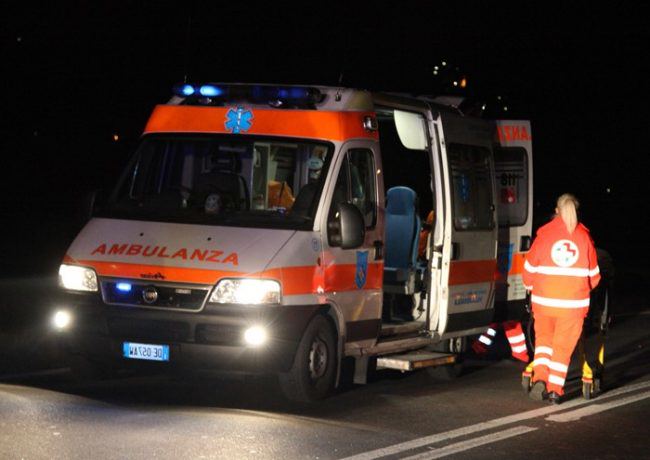 Incidente Trecate: auto con 5 ragazzi si schianta