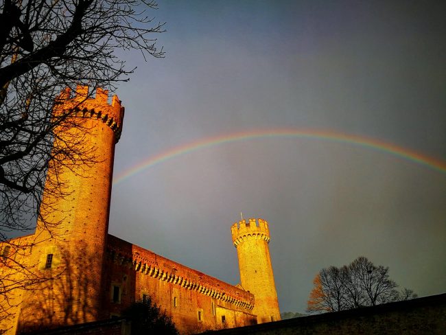 Arcobaleno spettacolare, tutti alla ricerca della pentola d’oro
