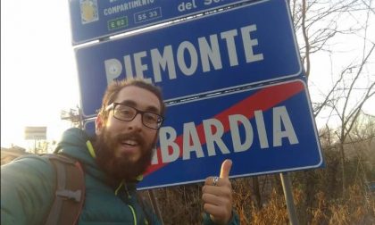 Attraversa Italia intera a piedi e fa tappa a Castelletto