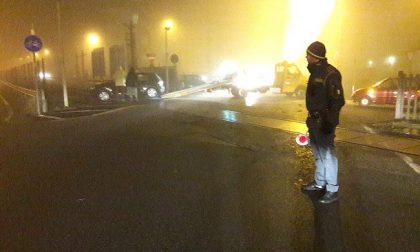 Sbaglia svolta e imbocca la ferrovia!