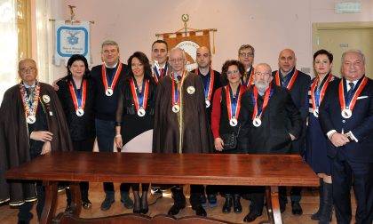 Cunsurtarija dal Tapulon "intronizza" 11 nuovi soci a Borgomanero
