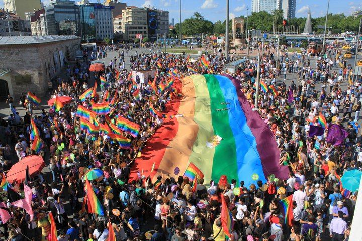 Giornata Internazionale contro l’omofobia: Italia agli ultimi posti per diritti Lgbt