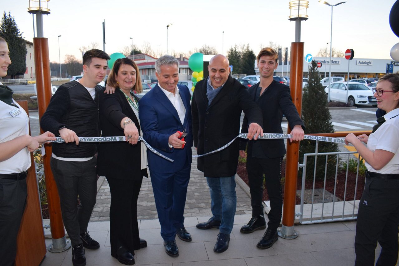 Mc Donald’s Borgomanero ieri l’inaugurazione con il sindaco