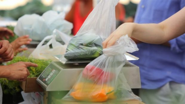 Sacchetti frutta e verdura: si potranno portare da casa