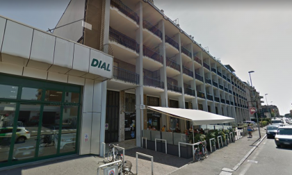 Donna precipita da una finestra e muore