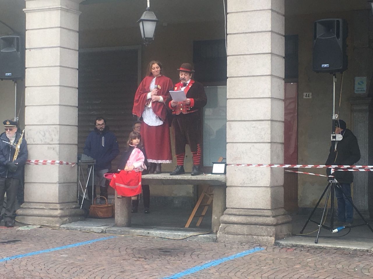 Sfilata Oleggio al via il carnevale – VIDEO