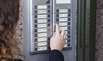 Ruba citofoniera: bloccato da condomino
