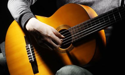 Venerdì inizia Un paese a sei corde a Cressa