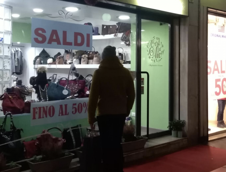 I saldi invernali sono iniziati, pienone a Vicolungo