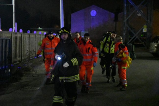 Travolto dal treno a Carnate: amputati gli arti inferiori