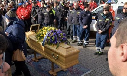In tanti all’ultimo saluto a Sandro Bertona