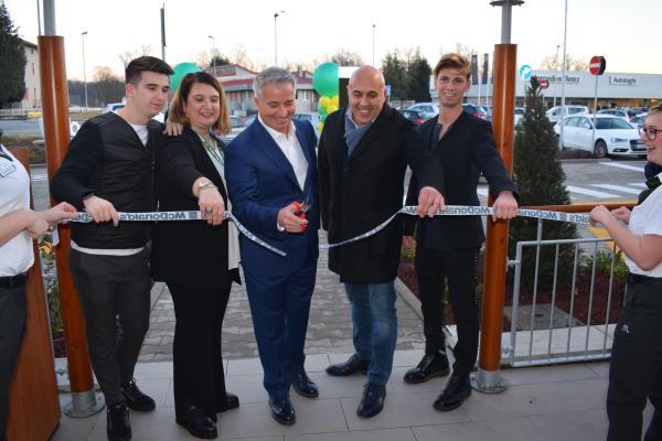 Inaugurazione “in ritardo” per il McDonald’s di Borgomanero