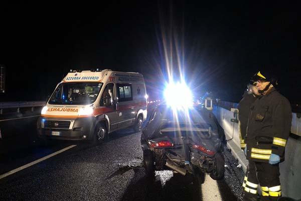 Incidente mortale in A4: carro funebre tampona un’auto