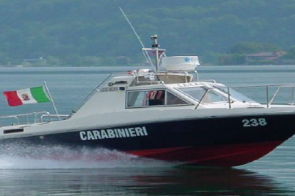 Precipita ultraleggero nel lago d’Orta: salvi padre e figlio