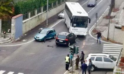 Oleggio, ennesimo incidente all’incrocio