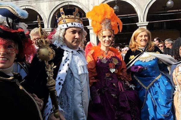 Re Biscottino e il trono conteso