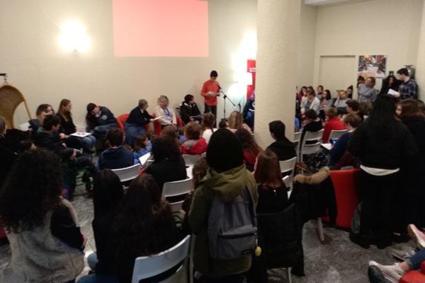 Tanti studenti alla maratona di letture “per non dimenticare”