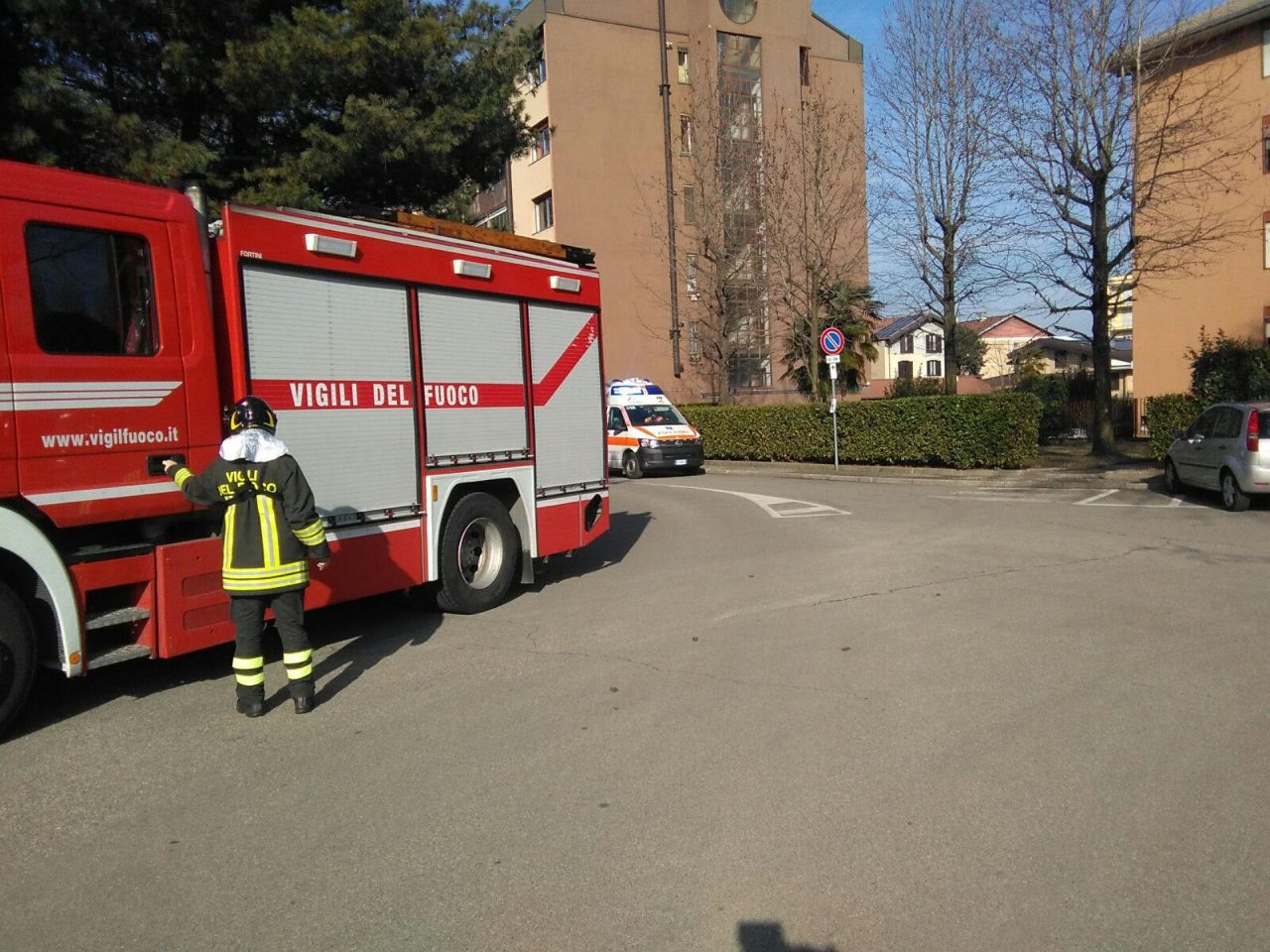 Arona pompieri in soccorso di un’anziana in via Gran Sasso