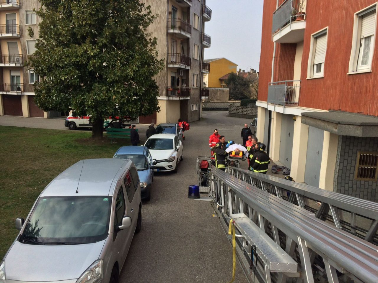 Pompieri salvano persona a Pernate