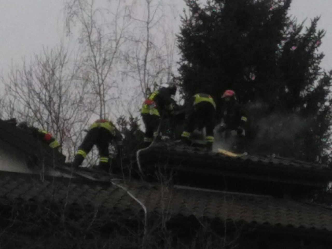 Paura a Oleggio Castello per incendio abitazione – LE FOTO