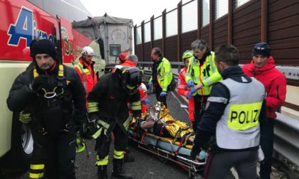 Grave incidente in A4: tir contro pullman ad Agrate, 6 feriti