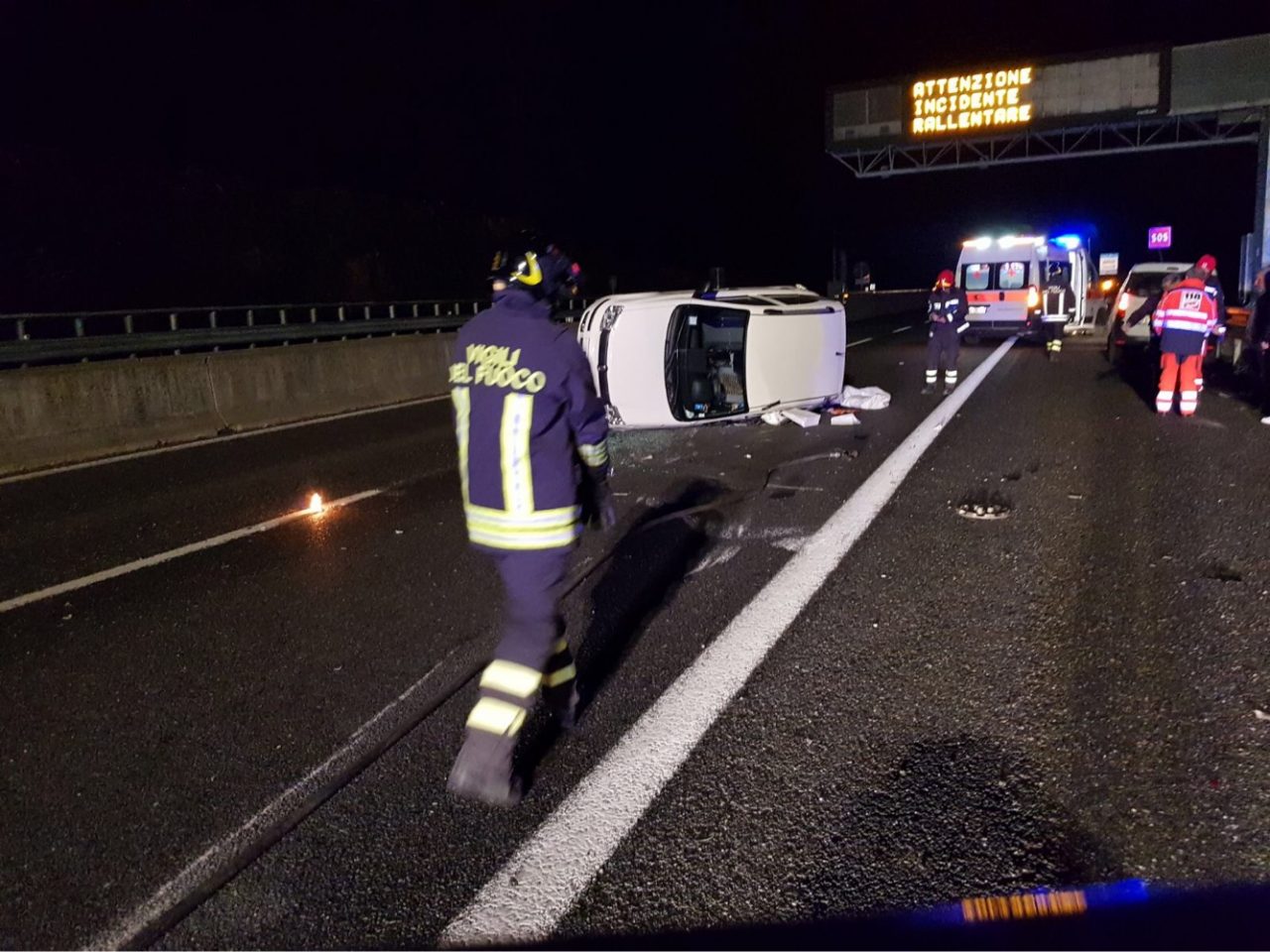 Auto ribaltata all’uscita di Arona