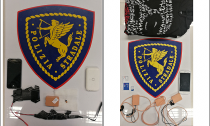 All'esame teorico di guida con microcamere e auricolari: denunciati a Novara