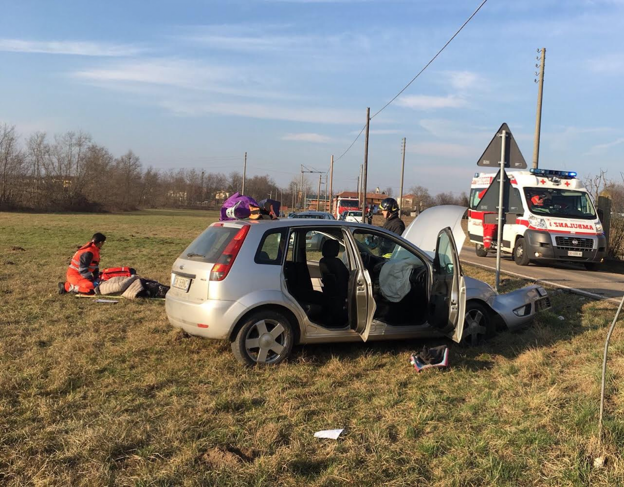 Incidente a Oleggio: bimba e donna incinta portate in ospedale
