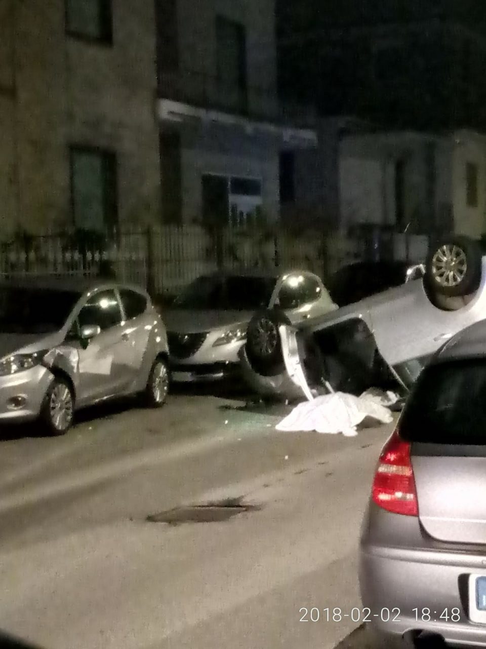 Auto ribaltata e muore il conducente: un uomo di 68 anni